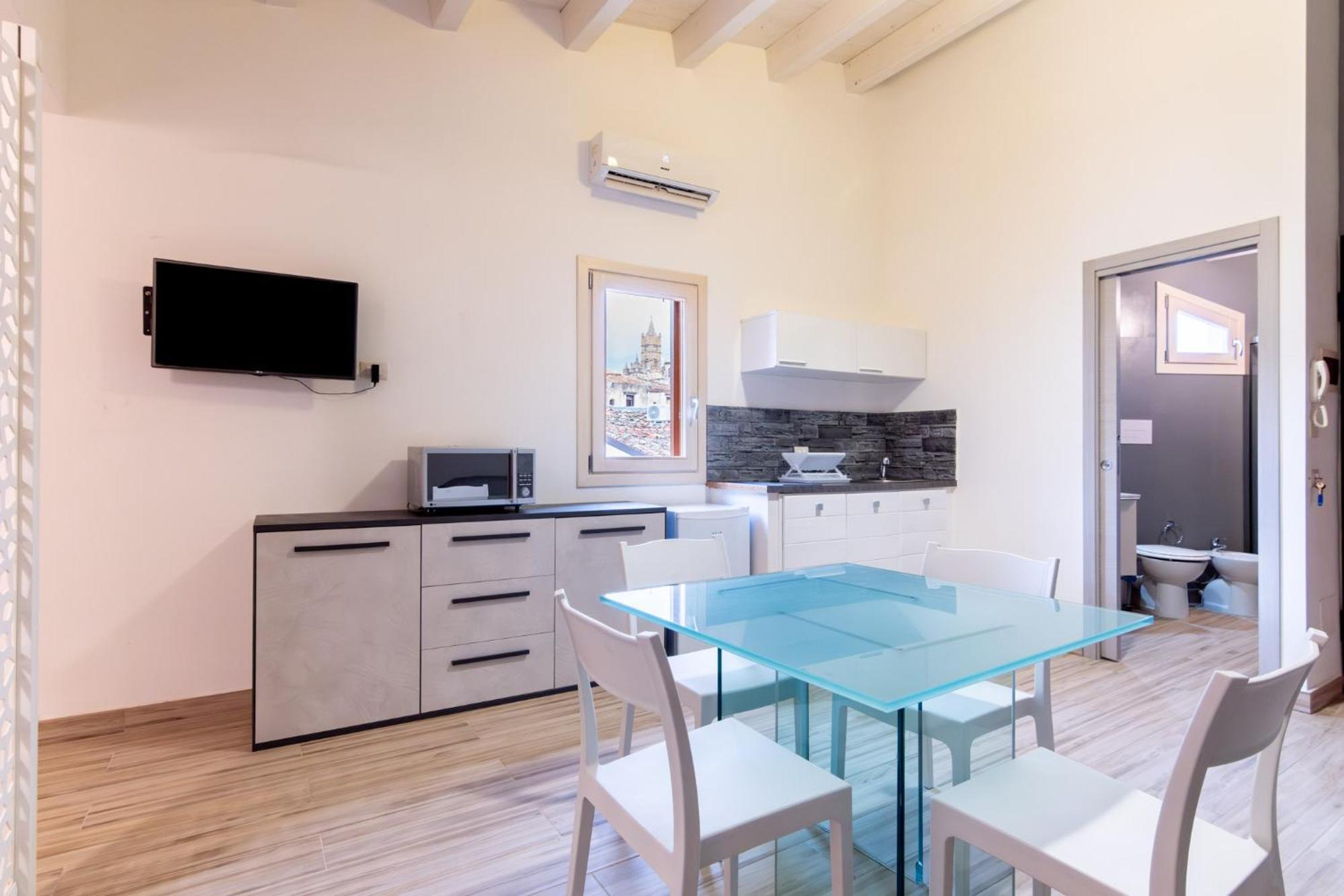 Apartment Greek *
