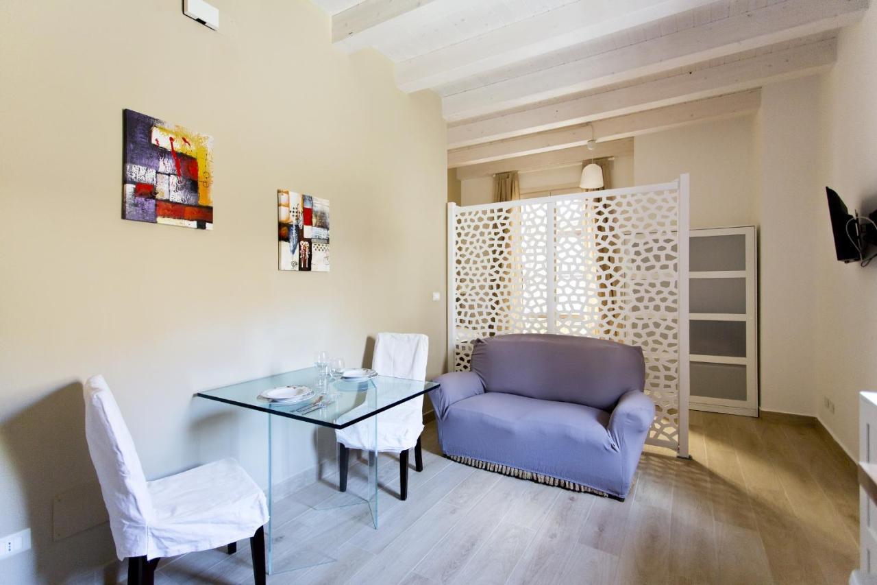 Apartment Greek *