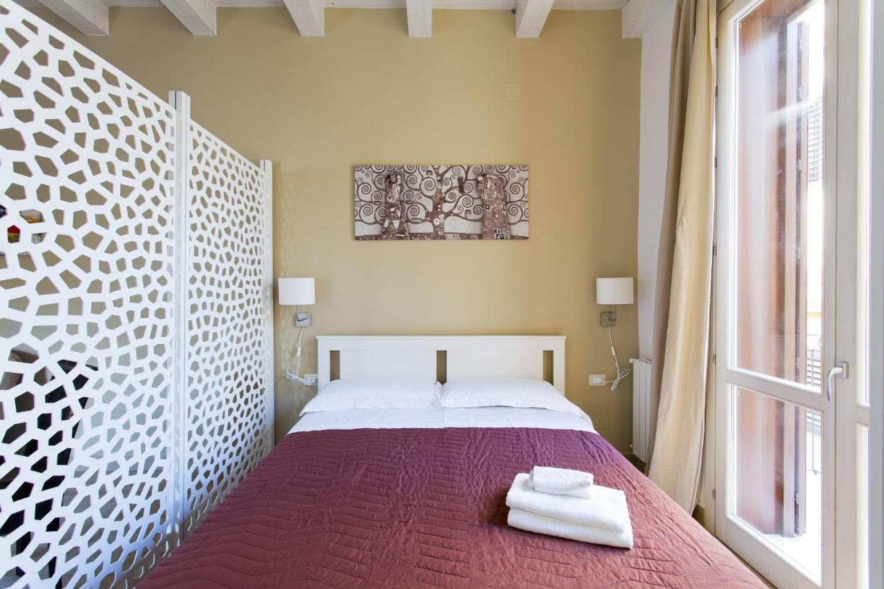Apartment Greek *